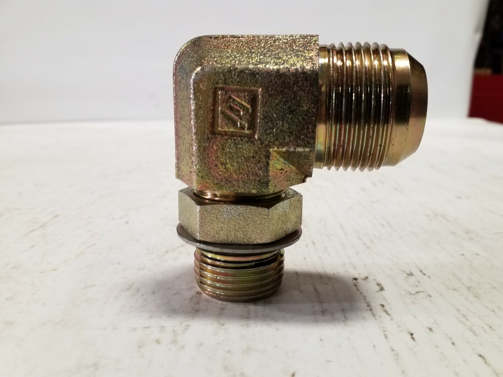 Hydraulic Elbow- 6801-16-12-NWO-FG; 1-5/16″-12 Male 37° x 1-1/16″-12 Adj O-Ring