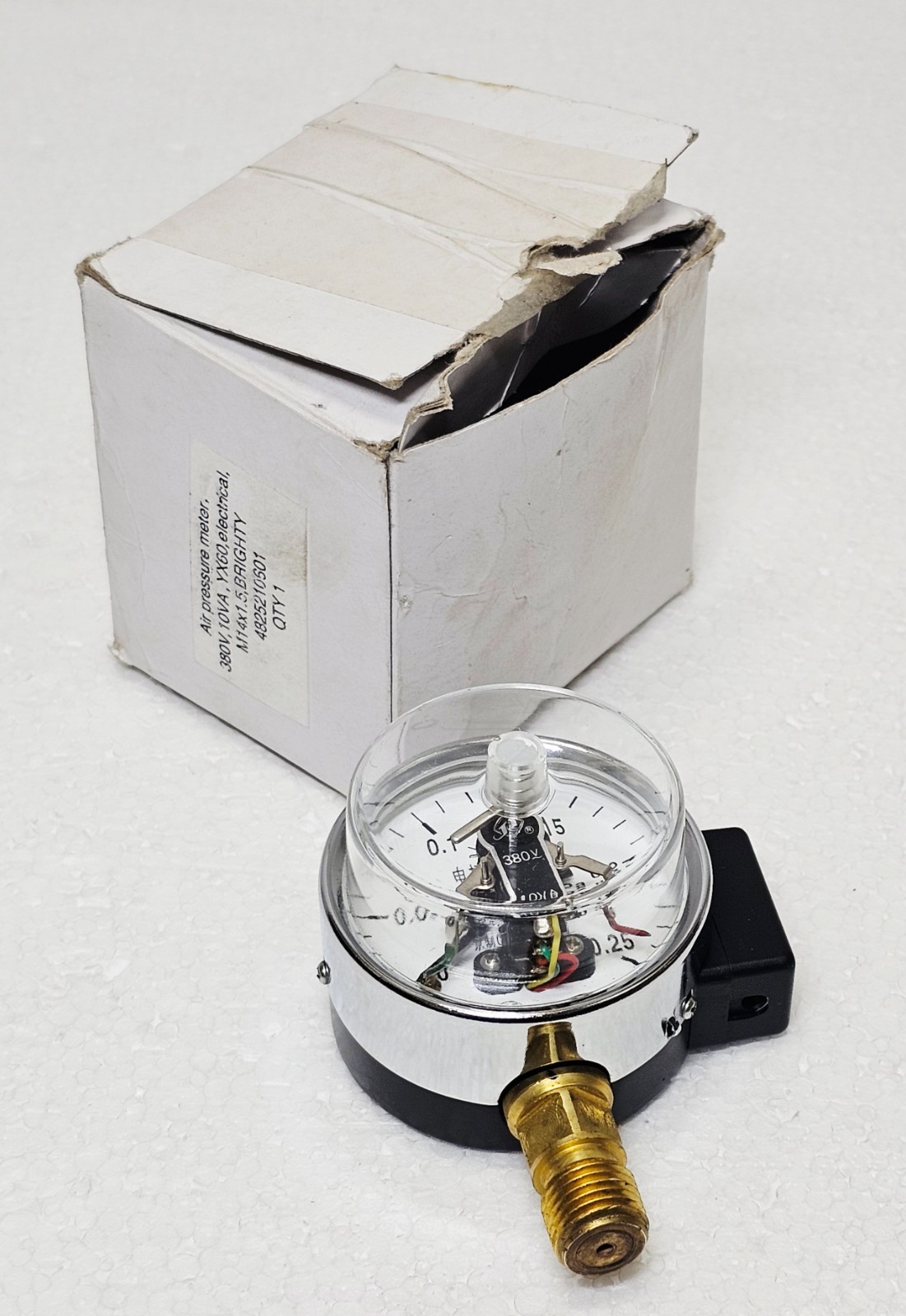 MC YX-60 ELECTRIC AIR PRESSURE GUAGE 0-0.25 MPa 60MM DIAL (NEW OPEN BOX)