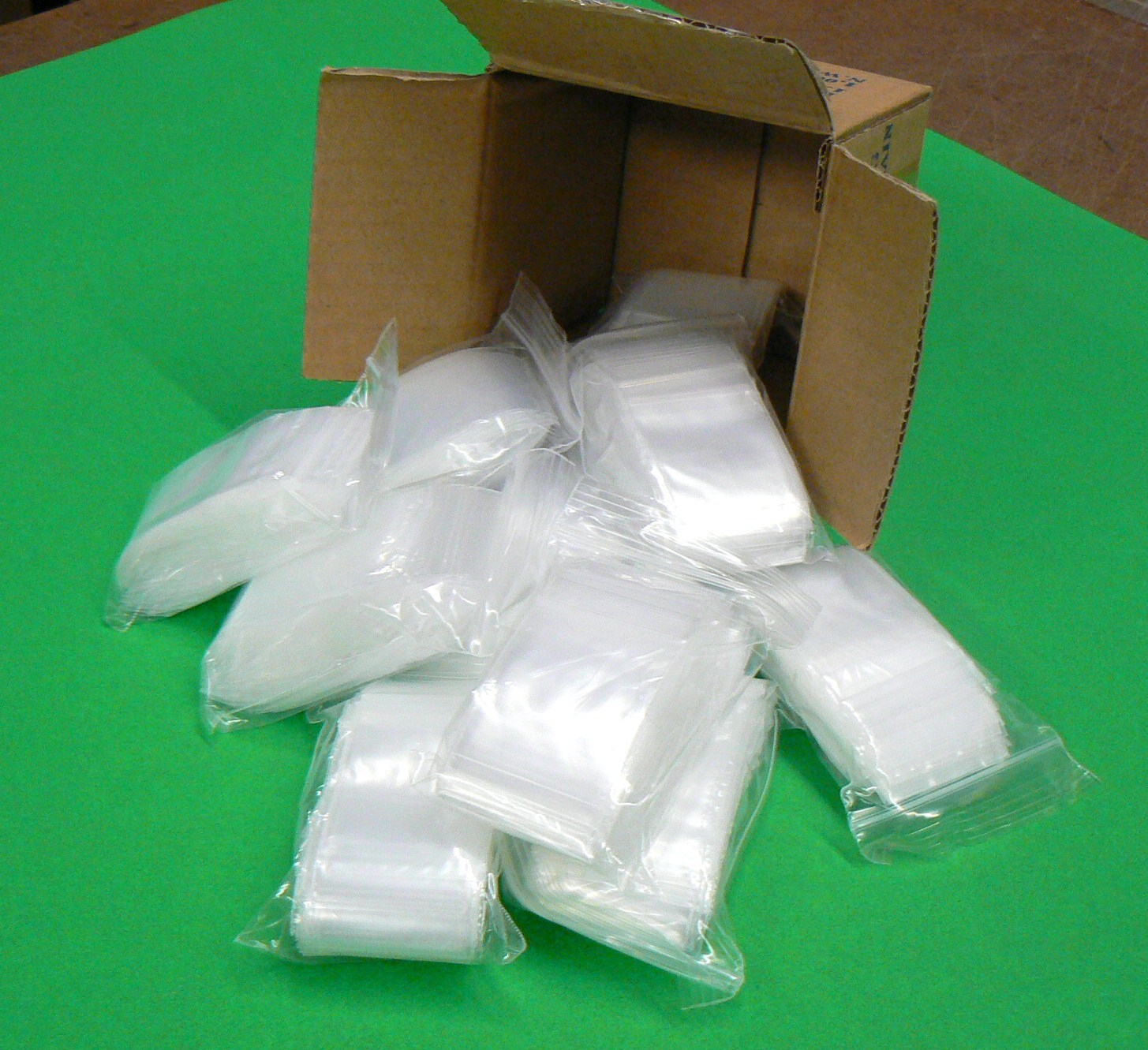 1000 Small Bags 1-1/2″ x 2″ Reclosable 2mil Clear Reloc Zippit 1.5×2 1000 Pcs