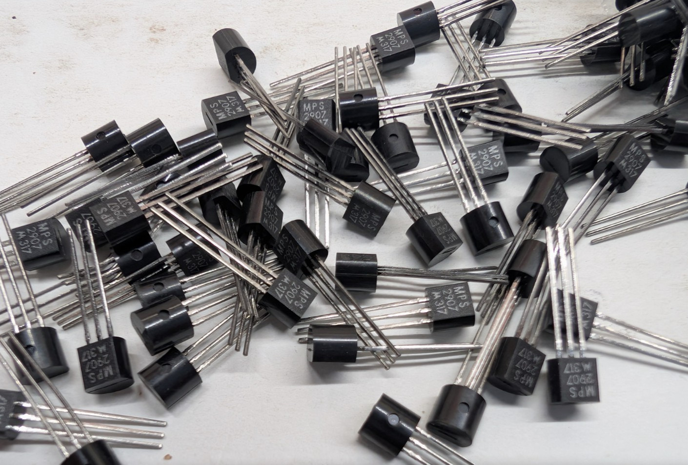 200x Motorola/ON MPS2907 PNP Transistors TO-92 M317 600mA Semi Spec NOS